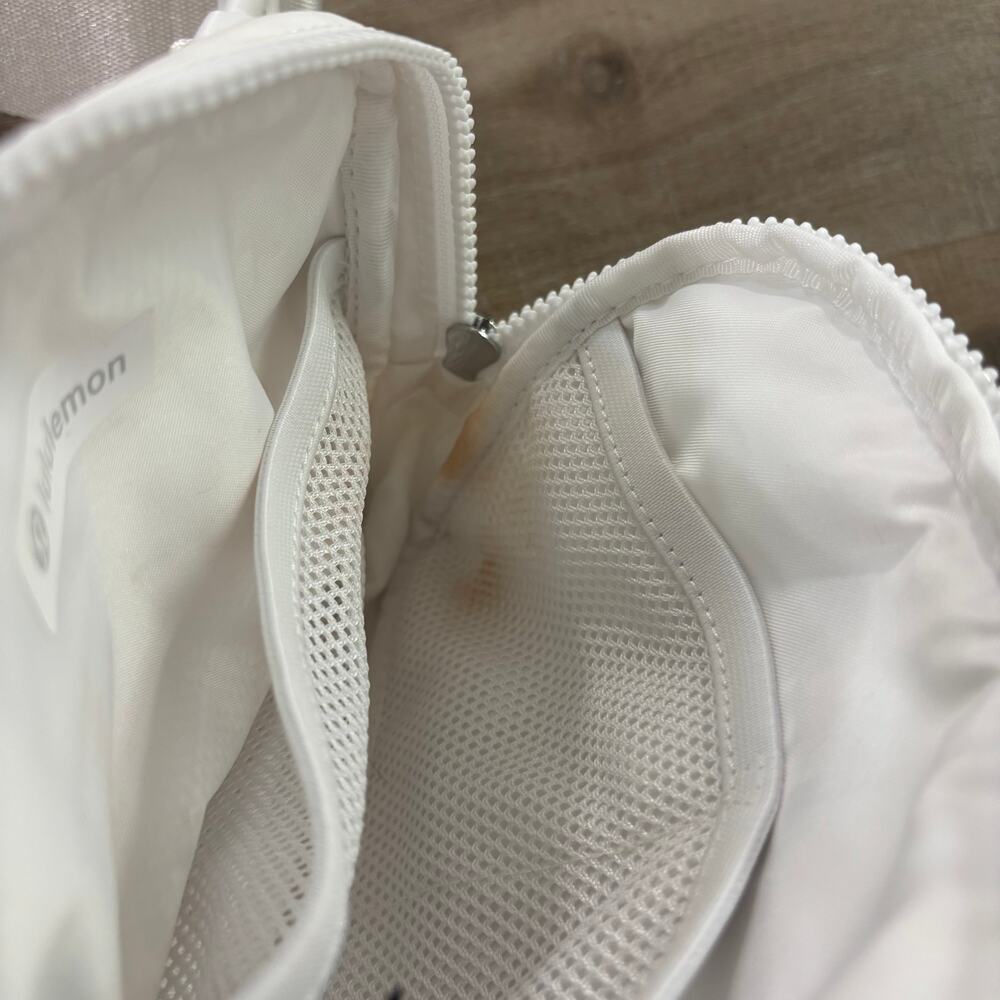 Lululemon Everywhere Belt Bag Mickey Mouse White - Picture 6 of 7